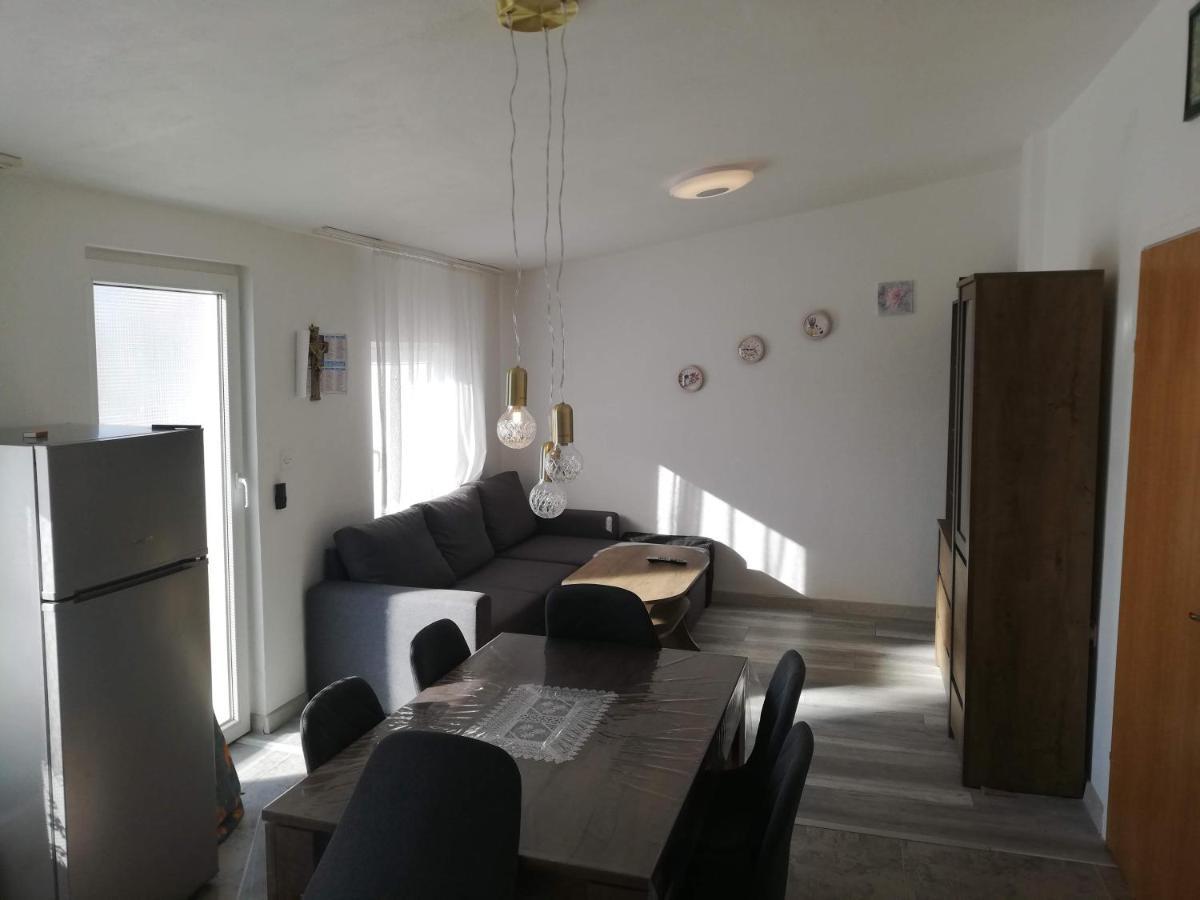 Apartman Kety วีร์ ภายนอก รูปภาพ